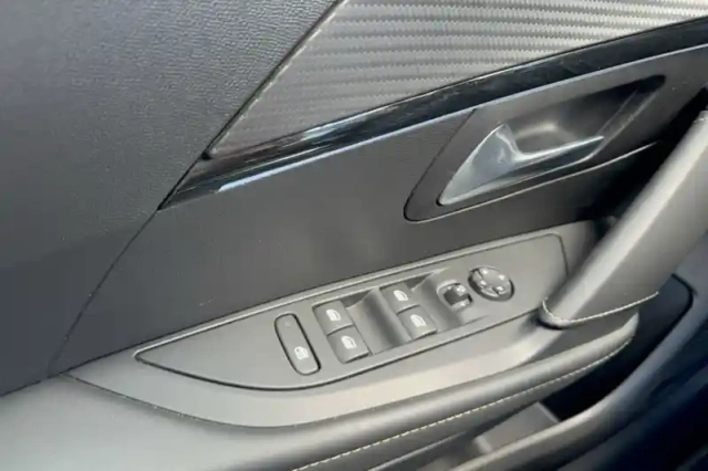 Peugeot 208 electrique 50 kwh 136ch — photo 21