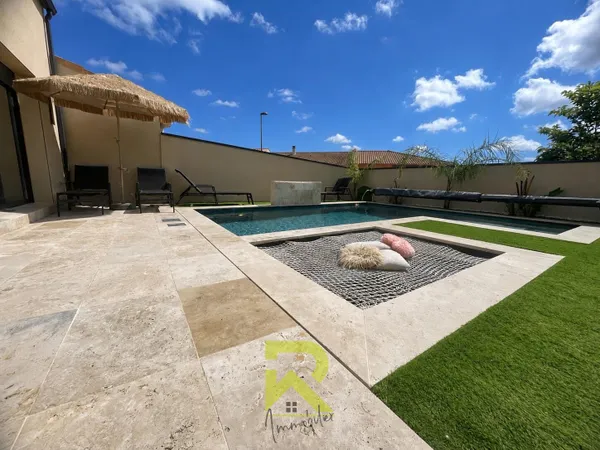 Maison contemporaine 3 chambres avec piscine au sel chauffée