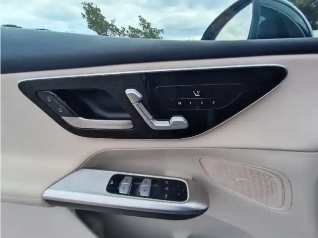 Mercedes Glc 300 e hybrid eq 4matic bus — photo 22