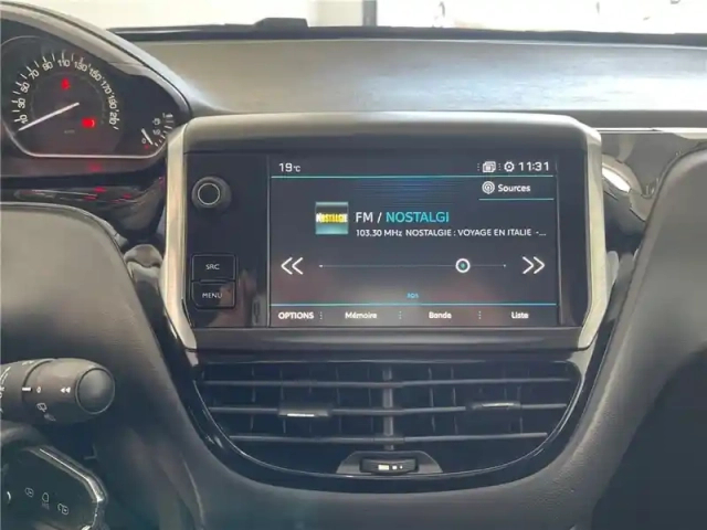 Peugeot 208 puretech 82ch s&amp;s bvm5 — photo 15