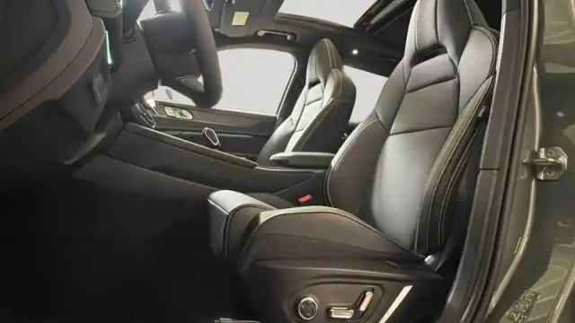 Lynk&Amp;Co 01 1.5 phev 276 ch — photo 12