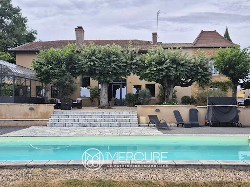 Maison 7 pièces 354 m²