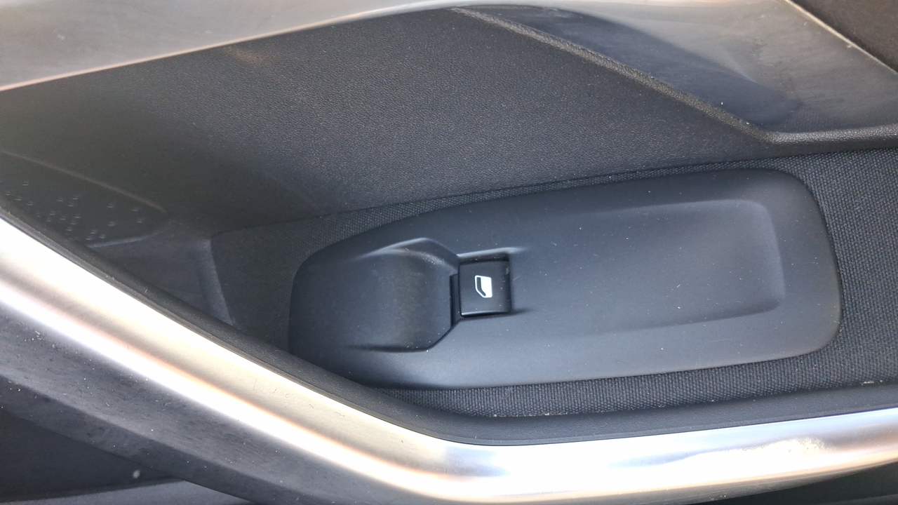 Peugeot 2008 PureTech 110ch S&amp;S BVM6 — photo 68