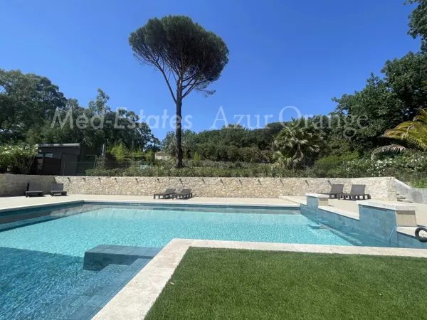 Grimaud - Villa d'exception avec piscine au pied du village de g