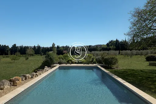 Maison 6 pièces 255 m²