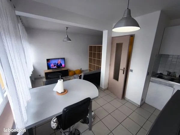 Grand F1 Meublé Bis 34M2 école d'Architecture