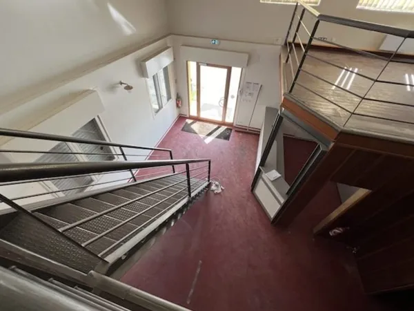 Immeuble industriel 744 m²
