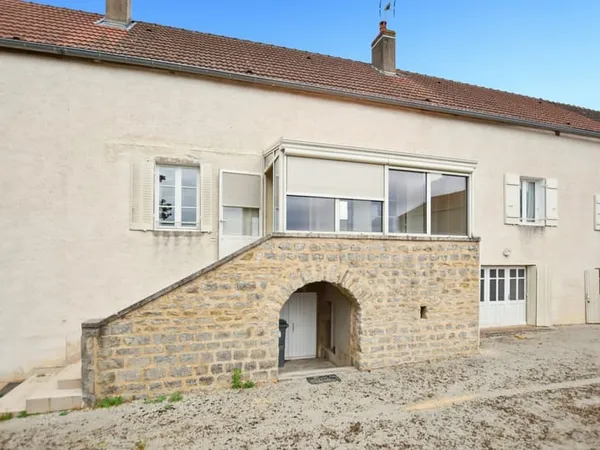 Maison de 130 m2 sur 1012 m2 de terrain à SAINT JEAN DE TREZY (71)