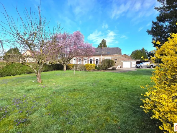 Superbe longère T6 de 163m², habitable de plain pied, sur un parc de 1884m²