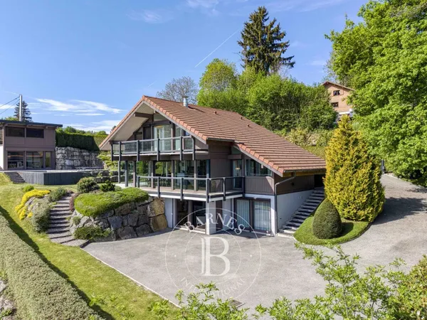 BARNES GENEVOIS - ETEAUX - ELEGANCE ARCHITECTURALE ET PANORAMA D'EXCEPTION SUR LES HAUTEURS