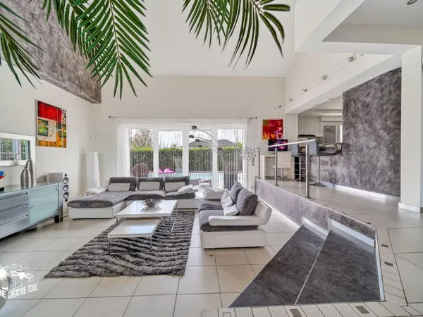 Maison individuelle 223 m² avec piscine chauffée