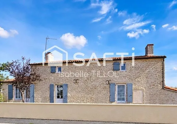 Maison ancienne rénovée et dépéndances