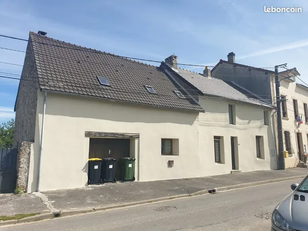 🌳 Maison avec grand jardin dans un quartier calme
