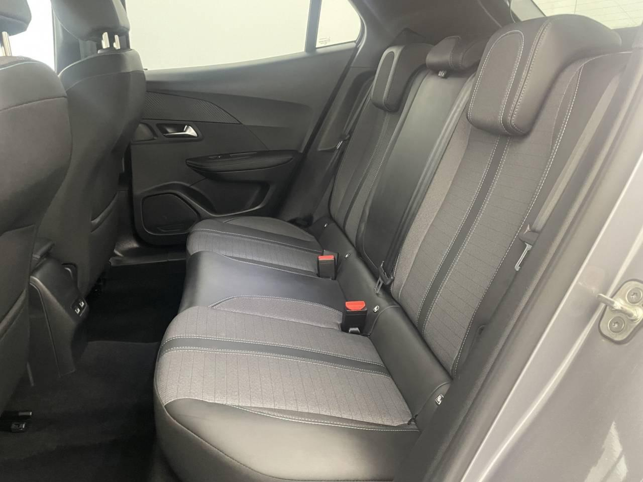 Peugeot 2008 puretech 130 s&s eat8 allure — photo 15