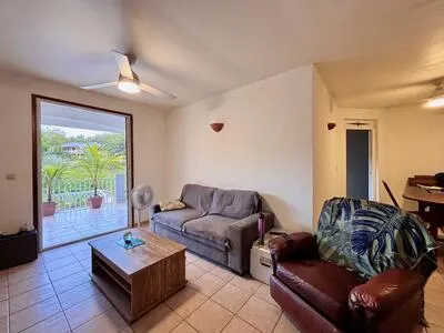 Maison composée de deux logements - Le gosier