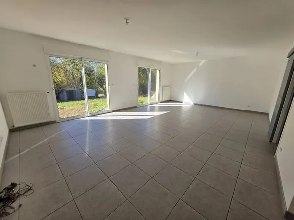 Maison familiale de plain-pied avec 5 chambres, et garage