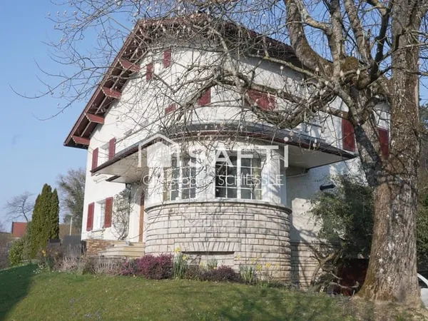 Maison T9 de 7 chambres avec hangar de 300 m2 sur 44 ares