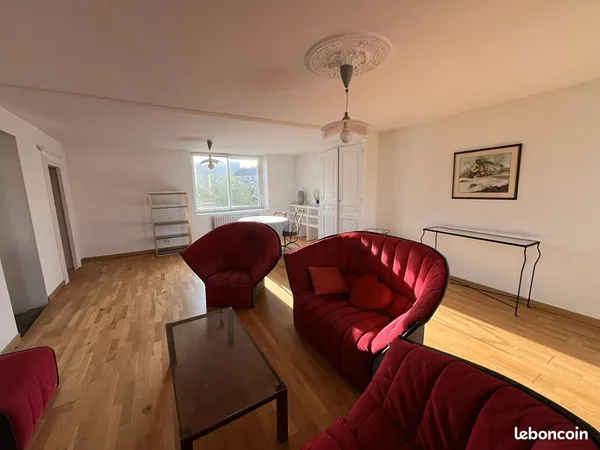 Appartement 6 pièces 220 m²