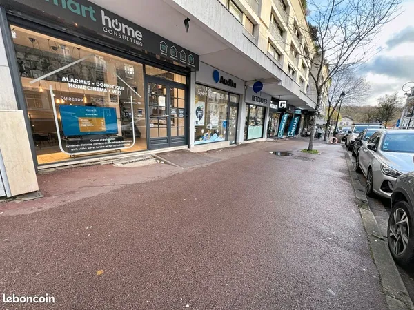Local commercial garches rue principale