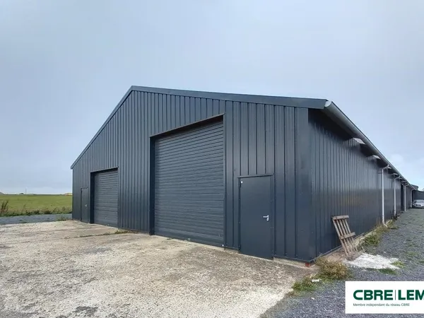 Local industriel 220 m²
