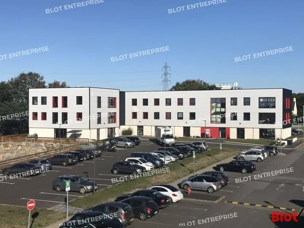 Bureau 97 m²