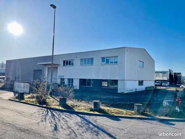 Local d'activité 412 m²