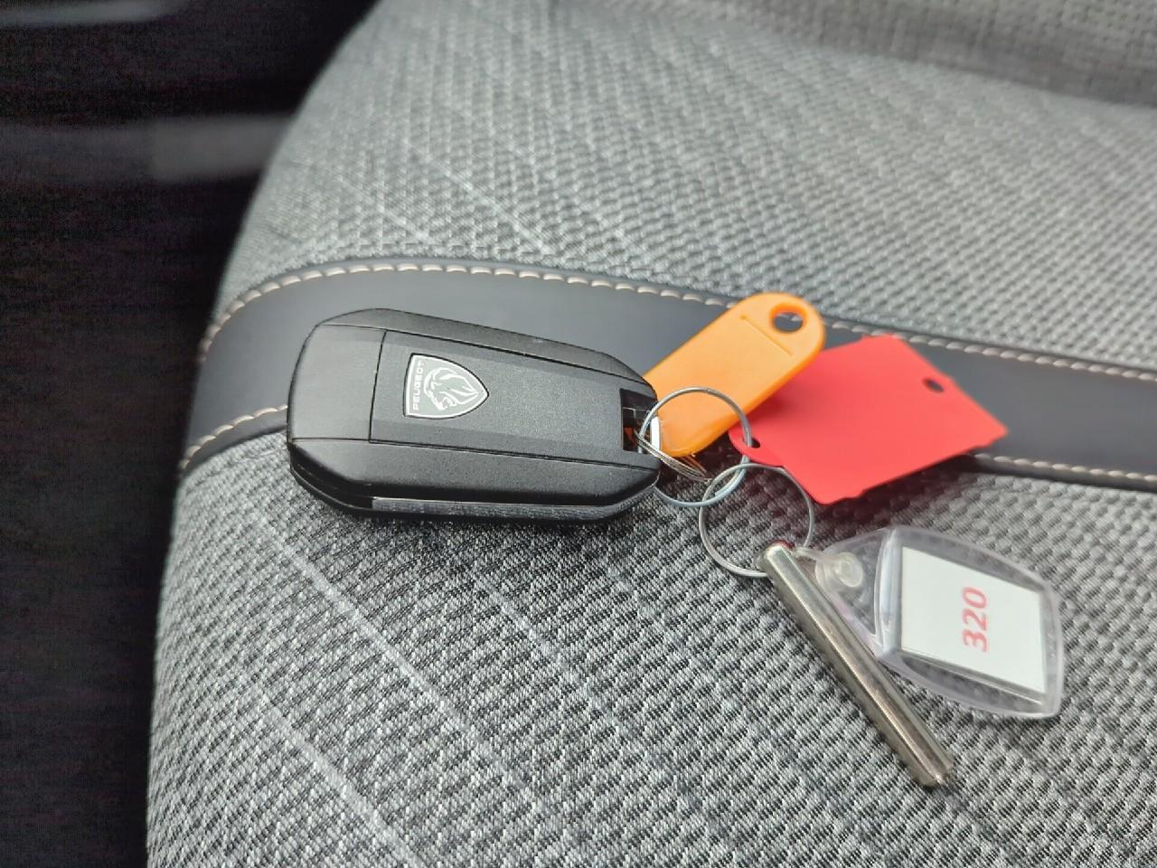 Peugeot 2008 hybrid 145 ch e-dcs6 allure — photo 28