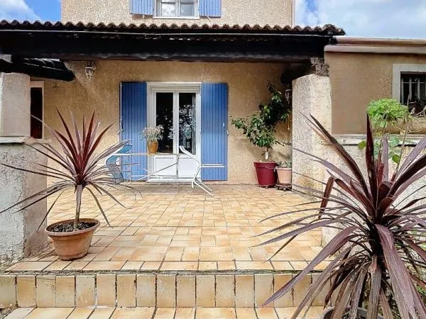 VILLA 115 m² - TERRAIN 2 136 m² - Double salon - Carport -Fort potentiel - Saint Maximin la Sainte B