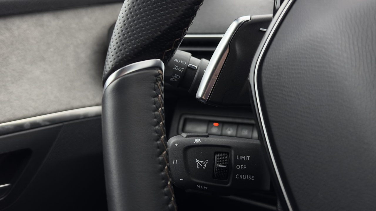 Peugeot 3008 Hybrid 225 e-EAT8 — photo 14