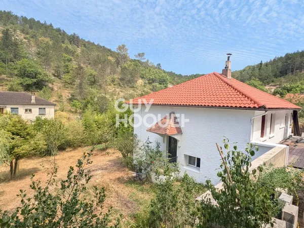 Maison rénovée dans la verdure