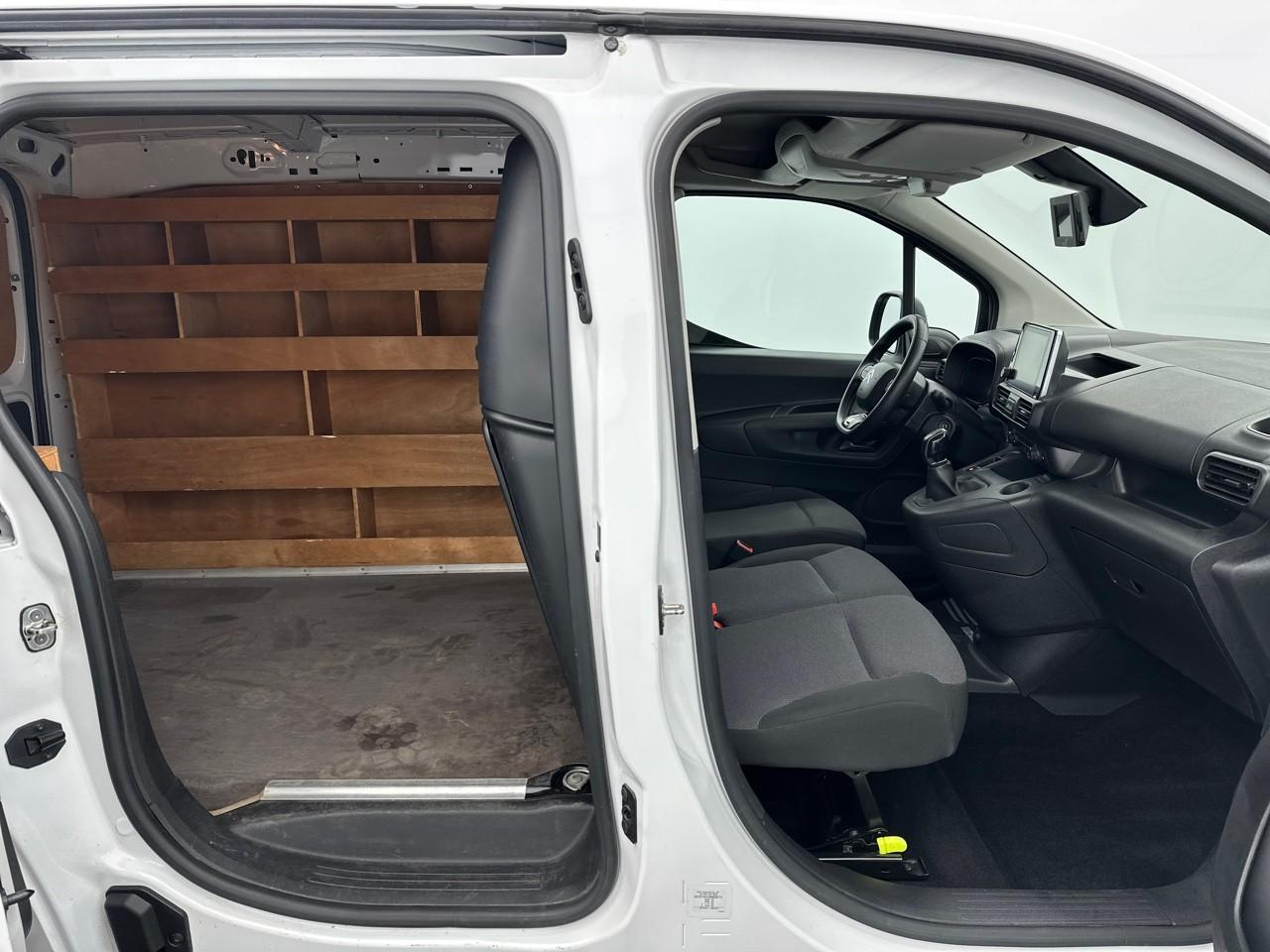 Citroën Berlingo van m 650 bluehdi 100 s&s bvm5 driver — photo 12