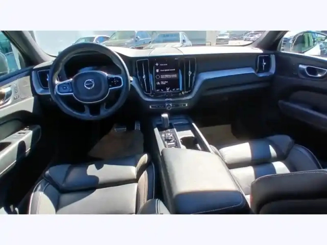 Volvo Xc60 r design recharge plug-in hybr — photo 11