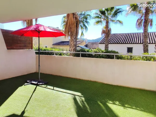 Hyères Aufrène - T3 plain-pied 67 m², terrasse sud 28 m², garage + parking
