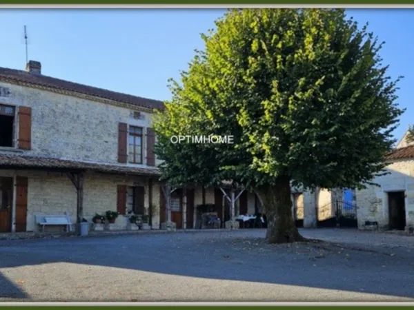 Propriete à vendre 7 pièces Proche de VILLEBOIS LAVALETTE (16)