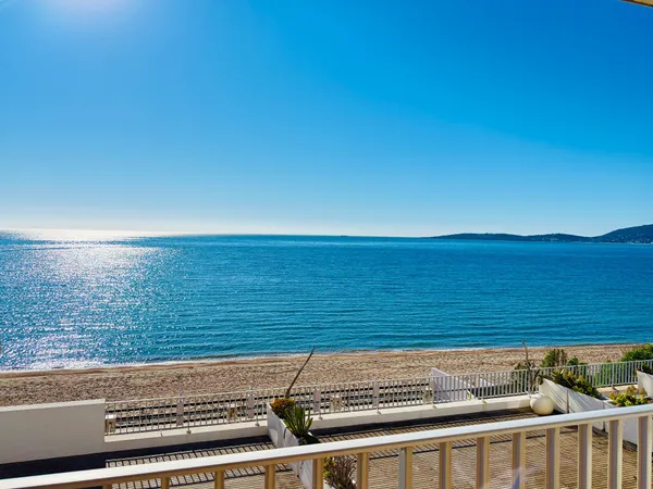 OLMETO-PLAGE (CORSE) : A vendre Studio en front de mer, terrasse, dernier étage, accès direct à la p