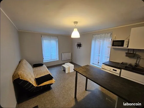🏠 Charmant studio meublé avec espace de vie optimisé