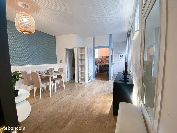 Charmante maison meublée, 2 chambres, avec cour fleurie à 300 m du métro Gabriel Péri
