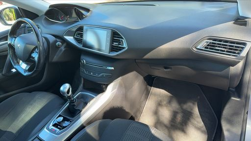 Peugeot 308 SW 1.5 BlueHDi 130 - Allure – 2018 – 114193 km – Diesel – Boîte Manuelle — photo 20