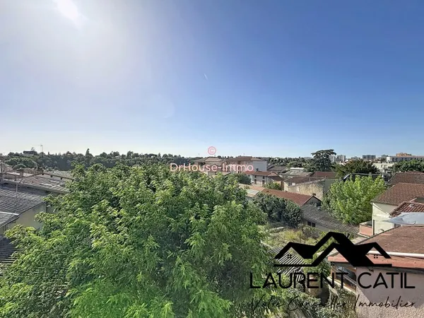 Immeuble mixte - Local commercial loué et appartement duplex avec jardin, libre de toute occupation