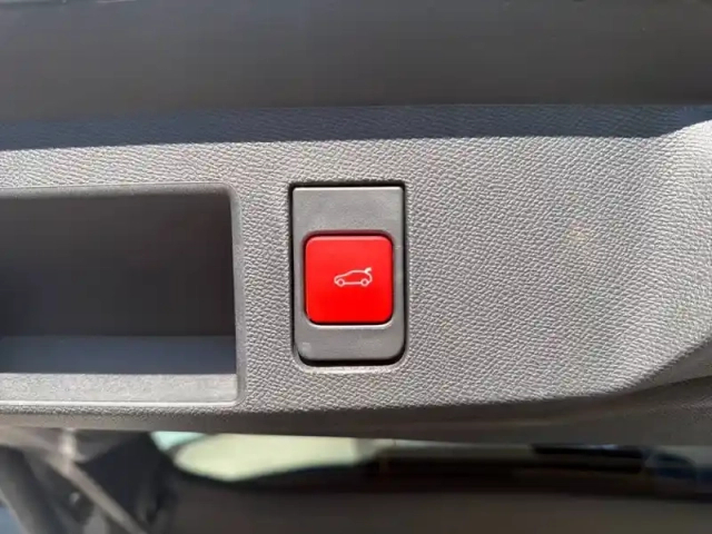 Citroën C5 Aircross hybride rechargeable 195 e-eat7 — photo 23