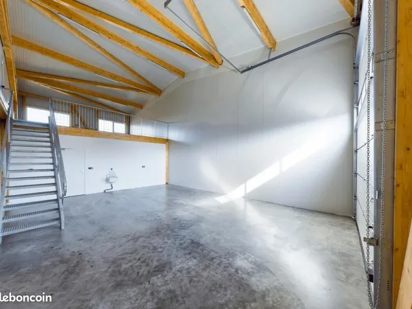 Local d'activité 145 m²