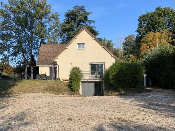 Maison rénovée 140 m2 au calme