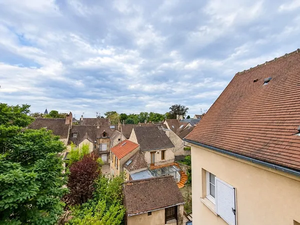 Duplex centre ville de Senlis avec une chambre dans une rési