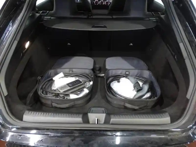 Mercedes Cla shooting brake 250 e 160+102ch amg line 8g-dct — photo 13