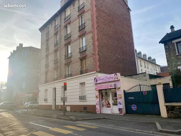 Local 27 m² Aulnay-sous-Bois