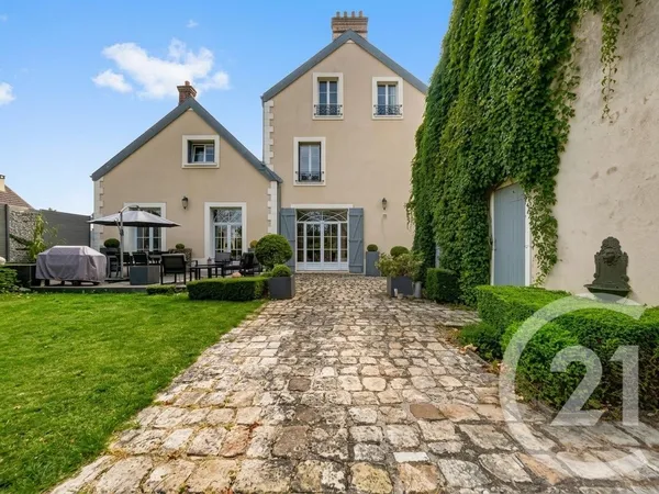 Maison 8 pièces 310 m²