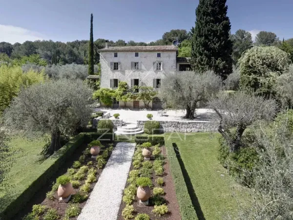 Roquefort-les-Pins : Authentique Bastide provençale