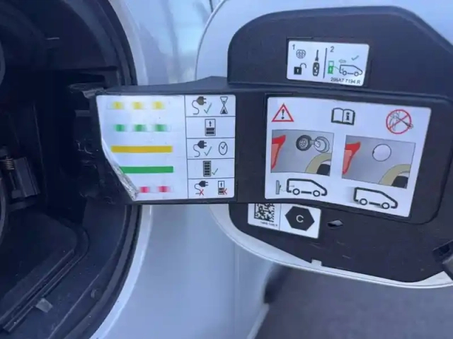 Renault Twingo iii e-tech — photo 19