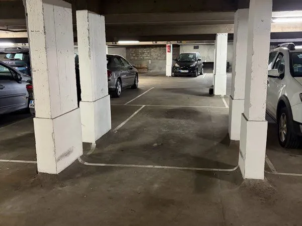 Parking 10 m² métro Boucicaut