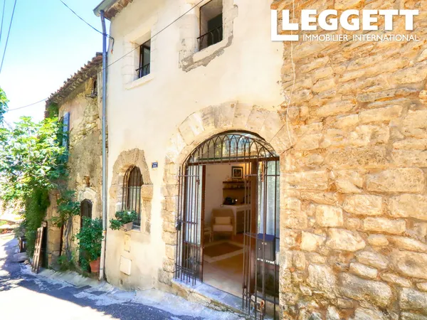 BONNIEUX, PROVENCE ? Charmante pépite au coeur du village, rénovée, idéale investissement locatif